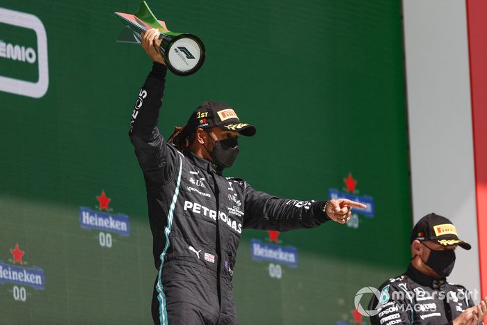 Podio: ganador de la carrera Lewis Hamilton, Mercedes