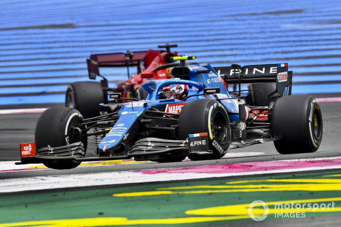 Esteban Ocon, Alpine A521, Charles Leclerc, Ferrari SF21
