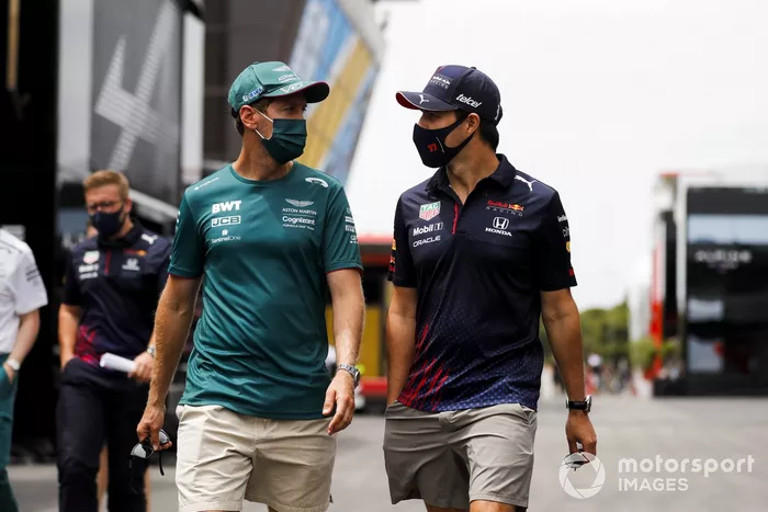 Sebastian Vettel, Aston Martin, Sergio Pérez, Red Bull Racing en el paddock