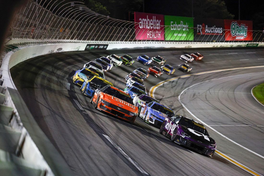 Alex Bowman, Hendrick Motorsports Chevrolet, Brad Keselowski, Roush Fenway Keselowski Racing Ford