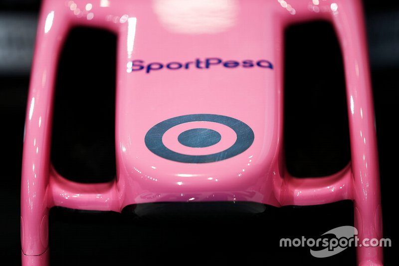 Dettaglio di loghi sul musetto della RP19 del Racing Point F1 Team