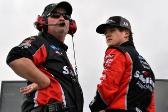 Harrison Burton, Kyle Busch Motorsports, Toyota Tundra Safelite AutoGlass and Mike Hillman