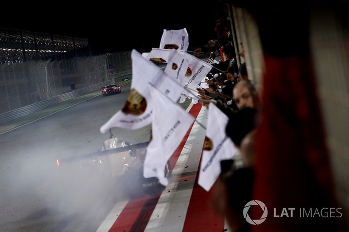 Segundo lugar #2 Porsche Team Porsche 919 Hybrid: Timo Bernhard, Earl Bamber, Brendon Hartley