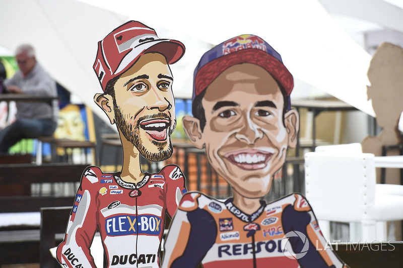 Фігури Марка Маркеса, Repsol Honda Team, та Андреа Довіціозо, Ducati Team