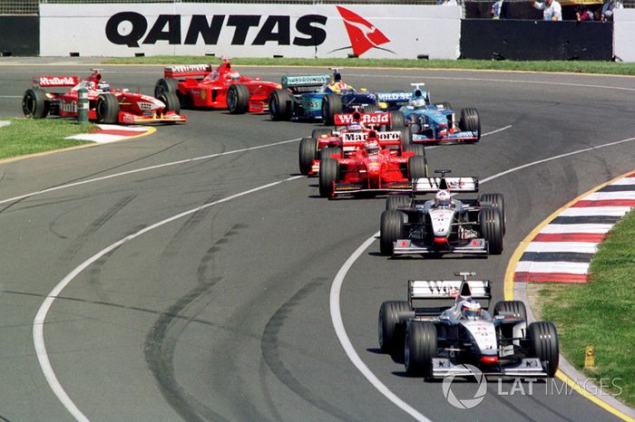 Mika Hakkinen, McLaren leads David Couthard, McLaren at the start