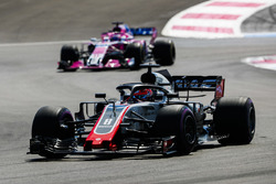 Romain Grosjean, Haas F1 Team VF-18, Sergio Perez, Force India VJM11