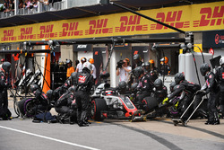 Romain Grosjean, Haas F1 Team VF-18 pit stop
