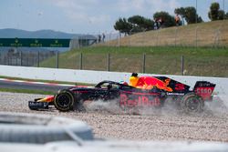 Daniel Ricciardo, Red Bull Racing RB14  choca en la PL1