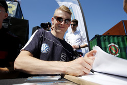 Sessione autografi, Julian Hanses, ma-con Dallara F317 - Volkswagen