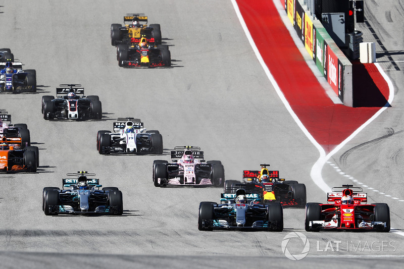 Lewis Hamilton, Mercedes AMG F1 W08, Sebastian Vettel, Ferrari SF70H, battle at the start of the rac