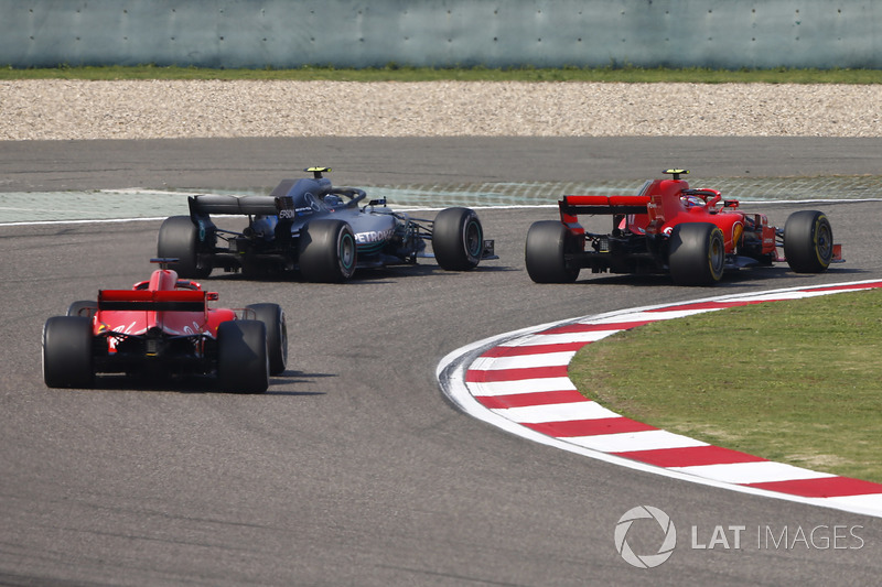 Kimi Raikkonen, Ferrari SF71H, Valtteri Bottas, Mercedes AMG F1 W09, and Sebastian Vettel, Ferrari SF71H