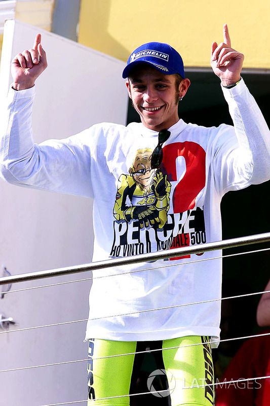 Podio: 1º Valentino Rossi, 2º Max Biaggi, 3º Loris Capirossi