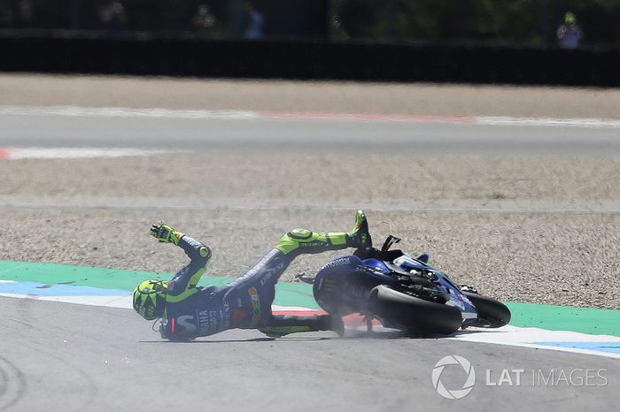 Caída Valentino Rossi, Yamaha Factory Racing