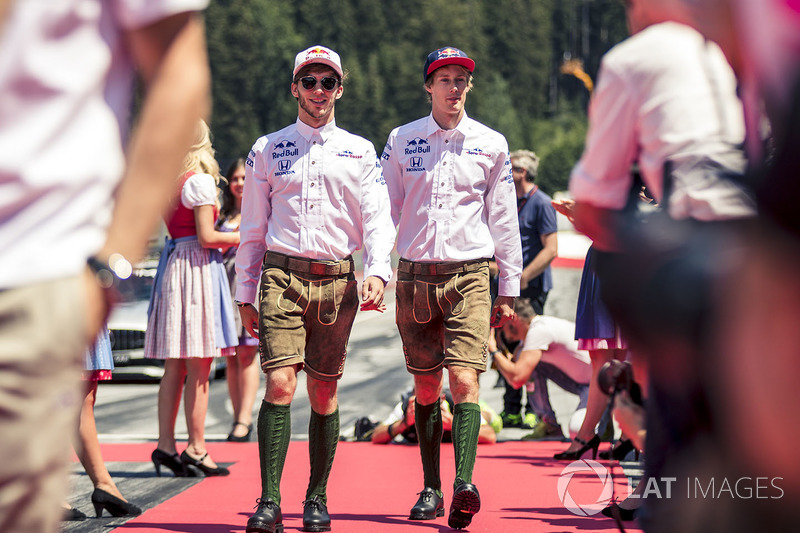 Pierre Gasly, Scuderia Toro Rosso and Brendon Hartley, Scuderia Toro Rosso on the drivers parade