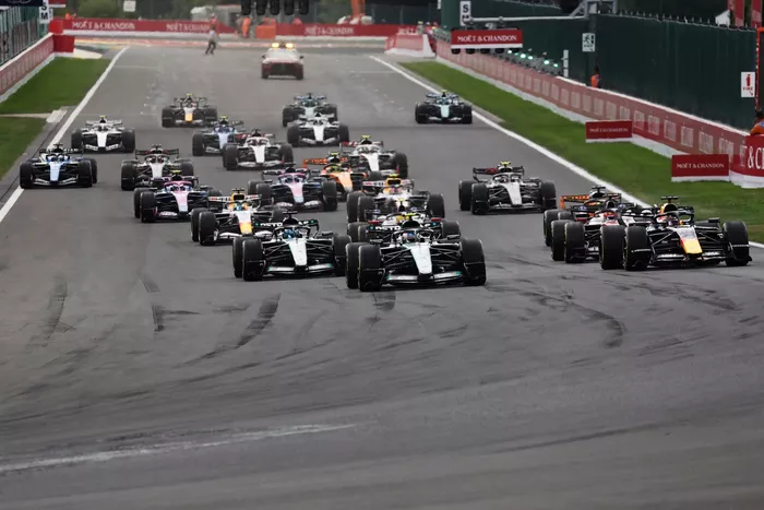 Andrea Kimi Antonelli, Mercedes, Max Verstappen, Red Bull Racing