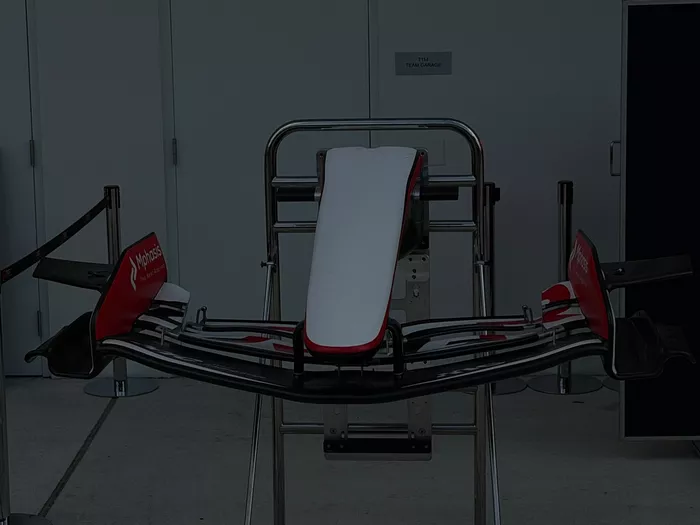 تفاصيل سيارة Audi R26