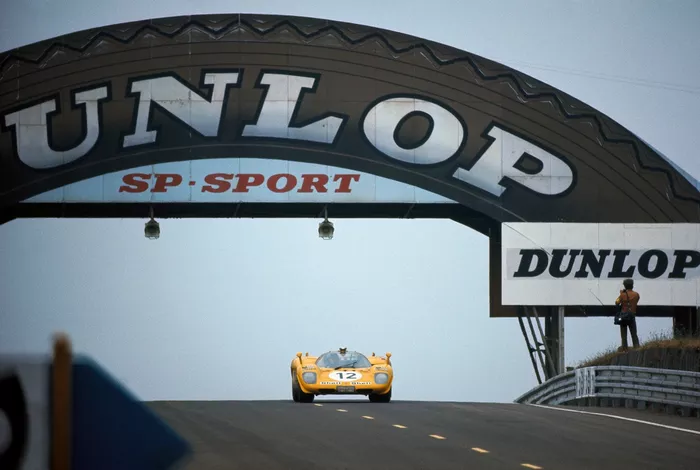 #12 Ecurie Francorchamps, Ferrari 512 S: Hughes de Fierlant, Alistair Walker 