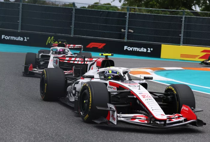 Oliver Bearman, equipo Haas F1, Esteban Ocon, equipo Haas F1