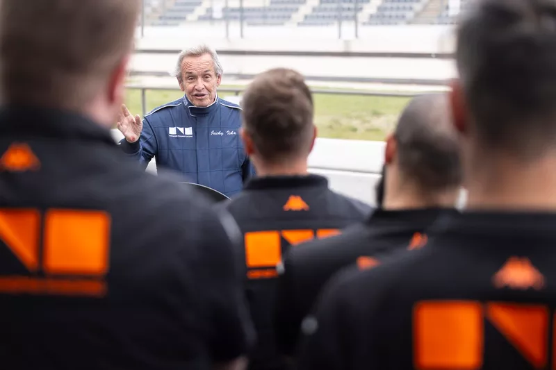 Jacky Ickx, Genesis Magma Racing Genesis