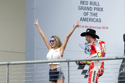 Podio: Andrea Iannone, Ducati Team, Ducati con una chica de Red Bull