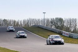 Rob Huff, Honda Racing Team JAS, Honda Civic WTCC; Norbert Michelisz, Honda Racing Team JAS, Honda C