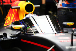 Daniel Ricciardo, Red Bull Racing RB12, mit Cockpitschutz
