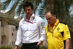 Toto Wolff, Director Ejecutivo de Mercedes GP y Frederic Vasseur, Renault Sport F1 Team Racing Direc