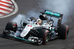 Lewis Hamilton, Mercedes AMG F1 W07 Hybrid bloque une roue au freinage