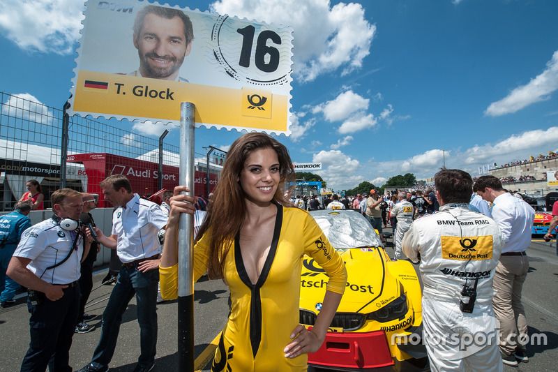 Gridgirl von Timo Glock, BMW Team RMG, BMW M4 DTM