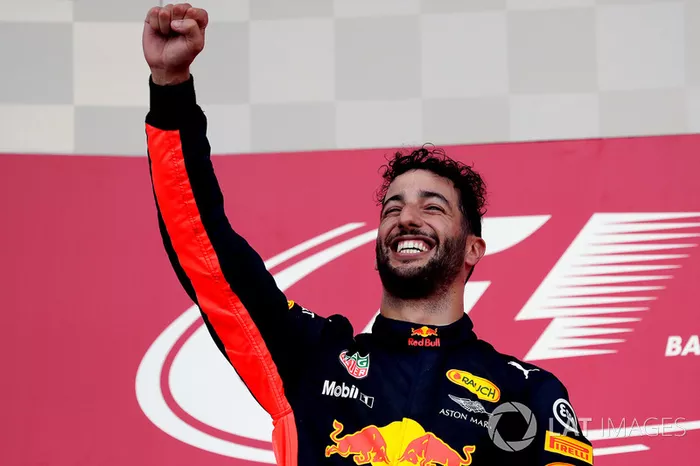 Podio: ganador de la carrera Daniel Ricciardo, Red Bull Racing