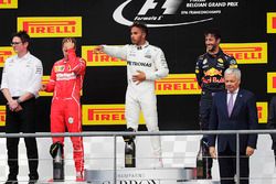 Podium: Race winner Lewis Hamilton, Mercedes AMG, second place Sebastian Vettel, Ferrari, third place Daniel Ricciardo, Red Bull Racing and Andrew Shovlin, Chief Race Engineer, Mercedes AMG