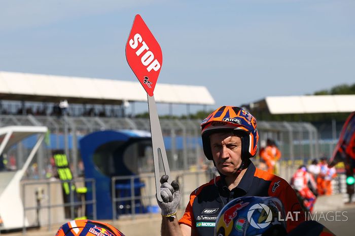 Paleta de alto para intercambio de moto en Pit lane
