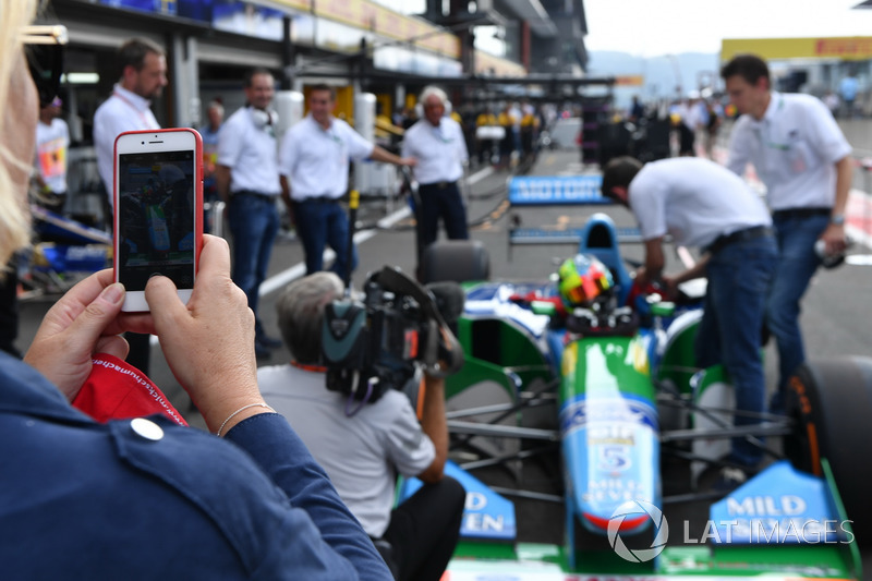 Sabine Kehm, takes a photo of Mick Schumacher, Benetton B194