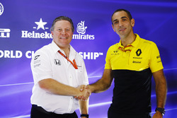 Zak Brown, Executive Director, McLaren Technology Group, shakes hands with Cyril Abiteboul, Managing Director, Renault Sport F1 Team