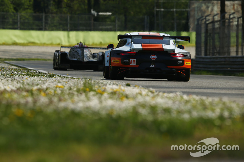 #86 Gulf Racing, Porsche 911 RSR: Michael Wainwright, Ben Barker, Nick Foster