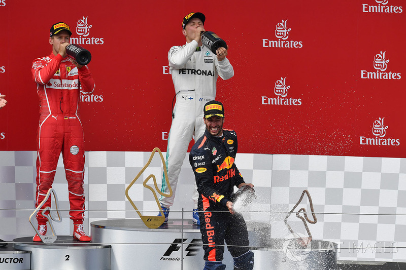 Podium: race winner Valtteri Bottas, Mercedes AMG F1 celebrates on the podium, second place Sebastia