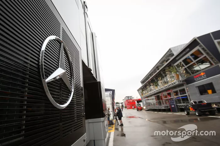 1 - Futuro da Mercedes no mundial. A era híbrida da F1 teve apenas um grande nome: Mercedes. Todos os títulos de construtores e pilotos foram vencidos pela equipe alemã, mas o novo regulamento técnico e esportivo de 2021 poderá mudar a geografia das melhores equipes da F1. 