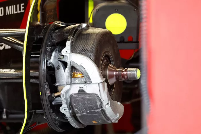 Detalle tambor de freno Ferrari SF-23