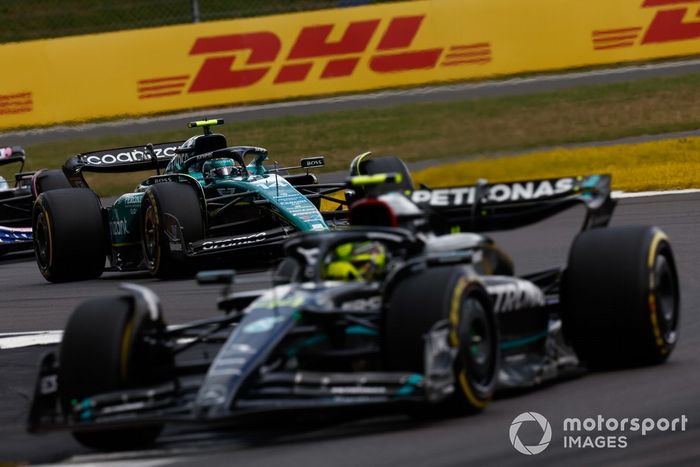 Lewis Hamilton, Mercedes F1 W14, Fernando Alonso, Aston Martin AMR23