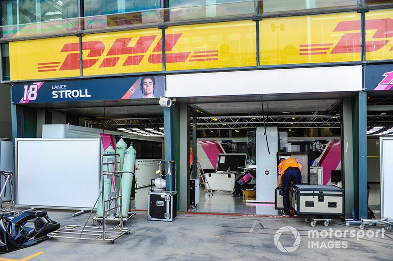 Preparativi in pitlane