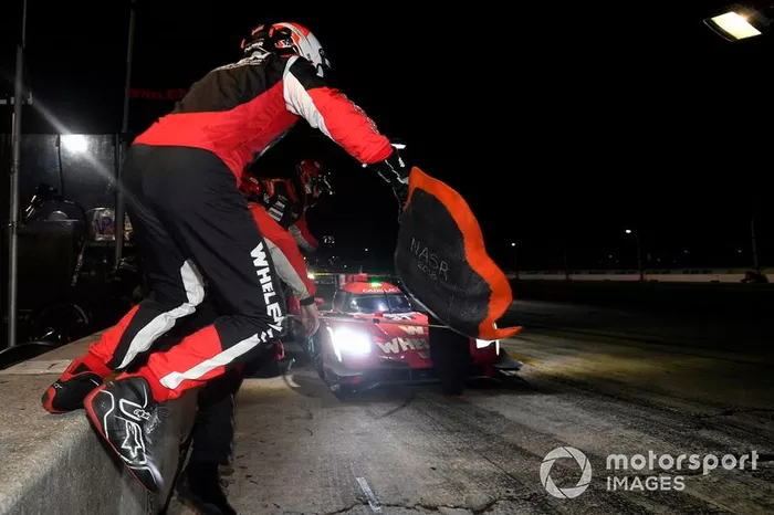 #31 Whelen Engineering Racing Cadillac DPi, DPi: Felipe Nasr, Pipo Derani, Eric Curran pit stop