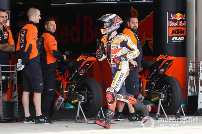 Jorge Lorenzo, Repsol Honda Team, corre por el pitlane