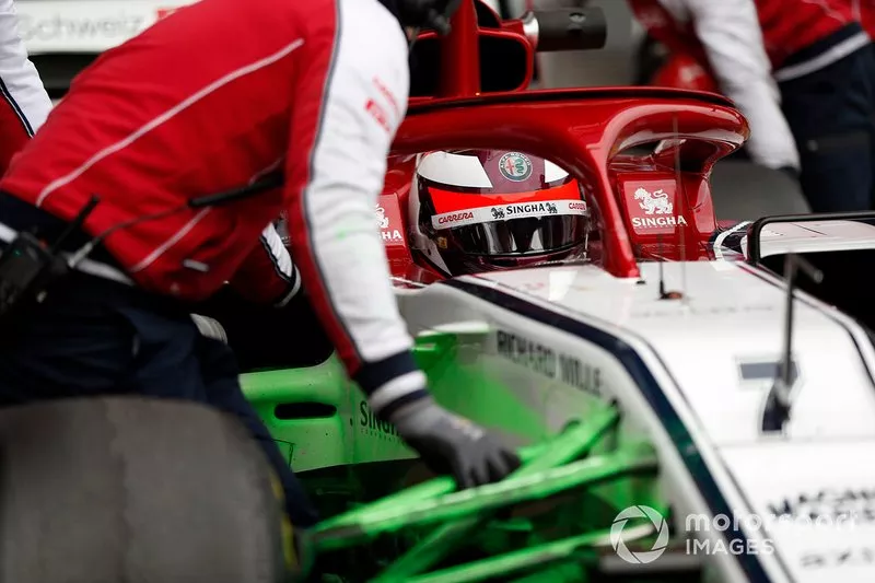Alfa Romeo Racing C38 with aero paint on front suspension
