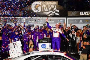 Denny Hamlin, Joe Gibbs Racing, Toyota Camry FedEx Express celebrates in victory lane 