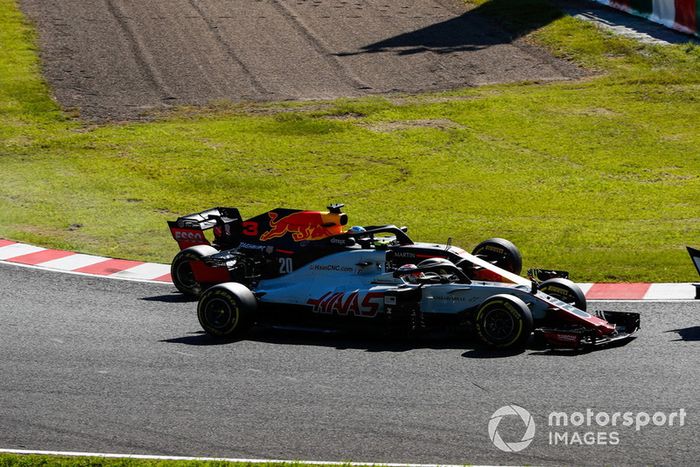 Kevin Magnussen, Haas F1 Team VF-18, y Daniel Ricciardo, Red Bull Racing RB14