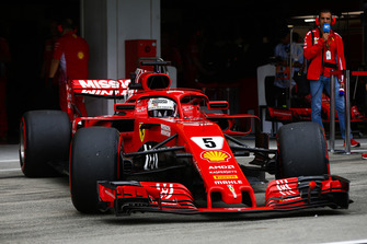 Sebastian Vettel, Ferrari SF71H, quitte le garage