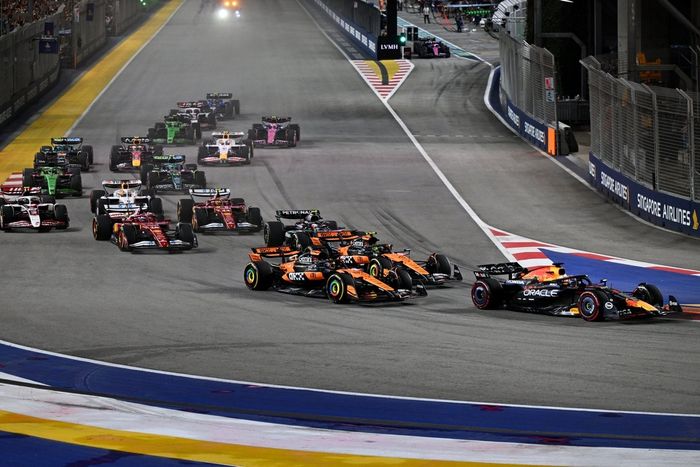 Lando Norris, McLaren, Oscar Piastri, McLaren, Max Verstappen, Red Bull Racing