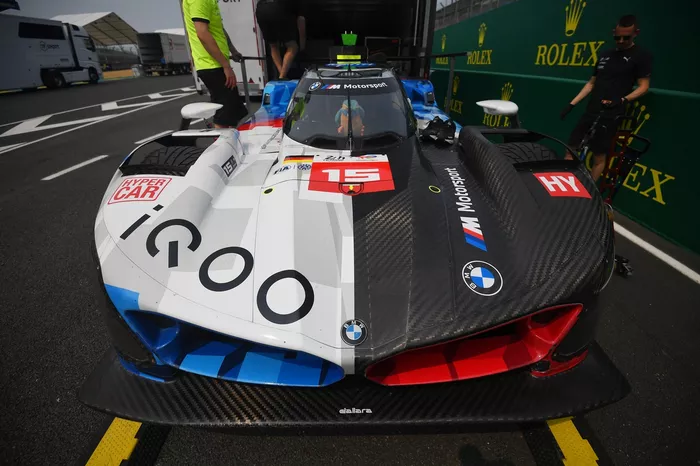 #15 BMW M Team WRT BMW M Hybrid V8