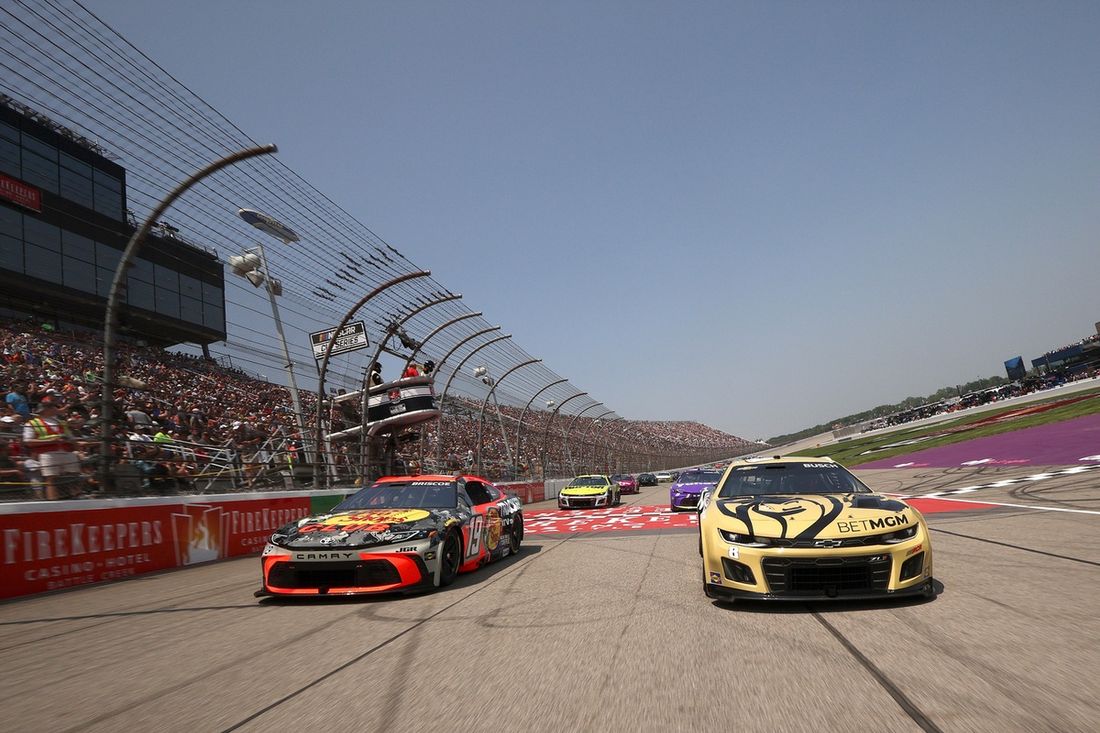 Chase Briscoe, Joe Gibbs Racing Toyota, Kyle Busch, Richard Childress Racing Chevrolet