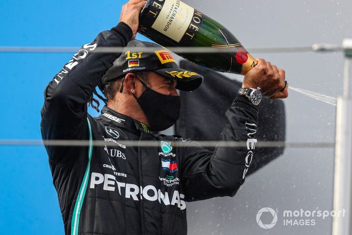 Podio: ganador de la carrera Lewis Hamilton, Mercedes-AMG F1